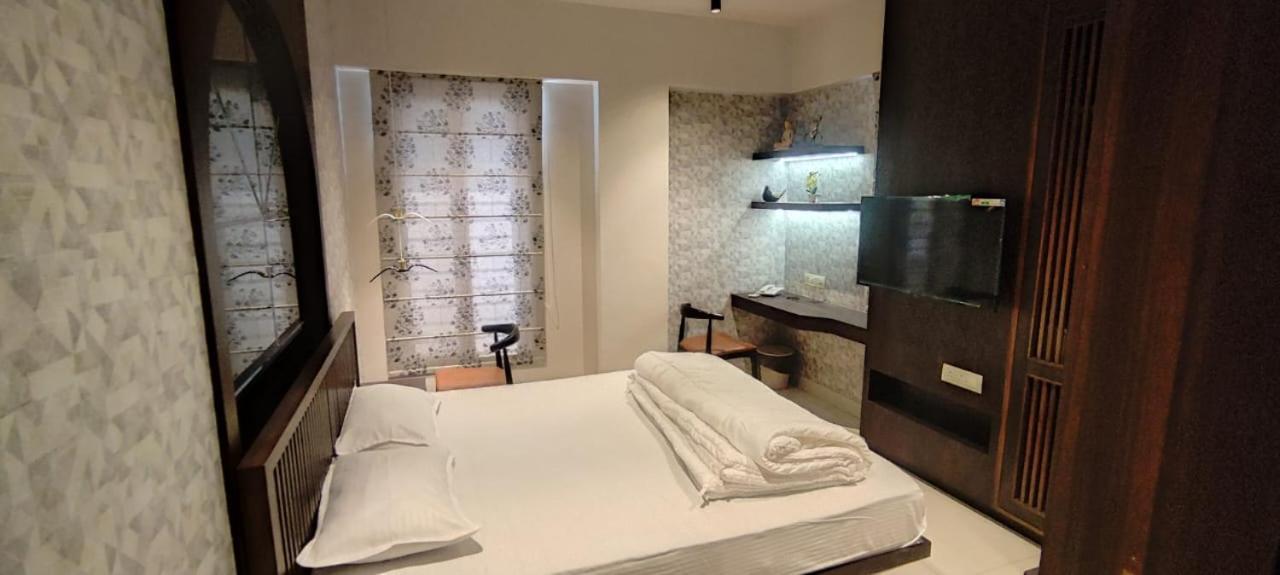 Apartment Abssolute Homtel Pune